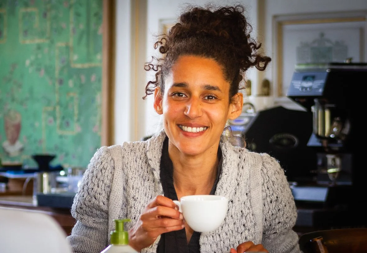 Олар келіп, жігітті сорып тастады.